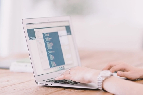 A woman coding on the laptop